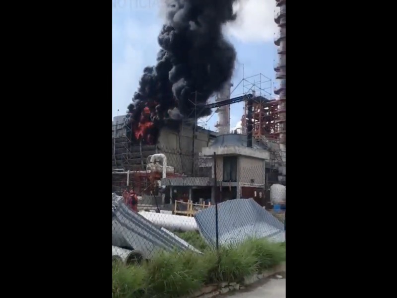 Reportan incendio en refinería de Pemex en Cadereyta Nuevo León