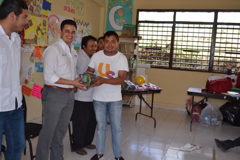 En escuelas comunitarias cierran el 2015 con buenos deseos