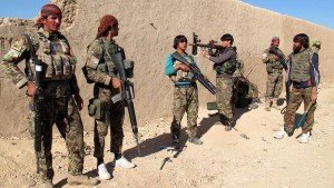 Fuerzas afganas patrullan en la provincia de Helmand este domingo
