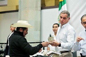 Gabino Cué endeudo severamente a Oaxaca