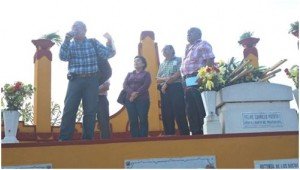 El colaborador de elobservadoryucateco.com, Jesús Solís Alpuche, se dirige a los presentes durante el acto conmemorativo