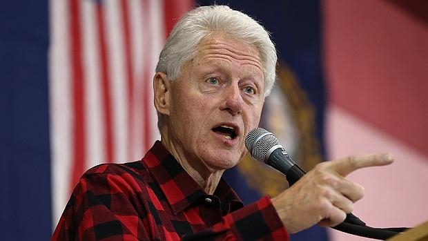 Bill Clinton calienta la votación al acusar a Sanders de «sexismo»