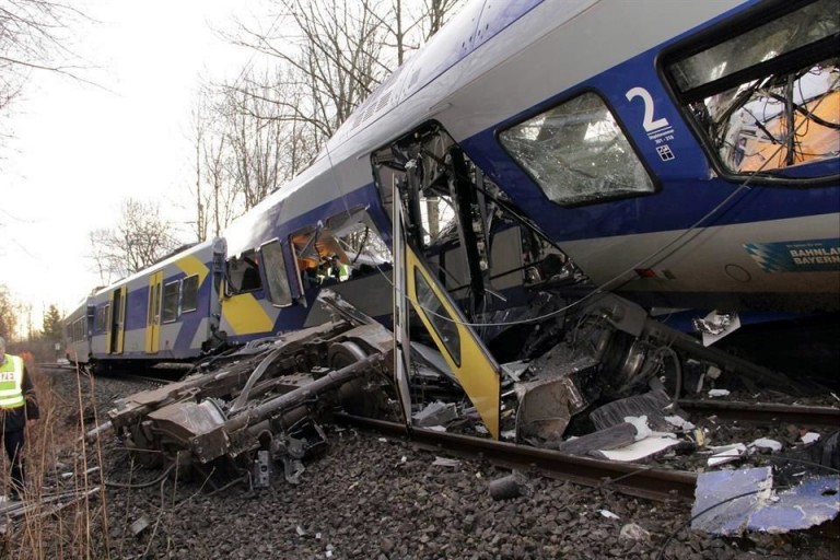 CHOCAN DE FRENTE DOS TRENES EN ALEMANIA