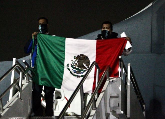 Arriban al país 161 mexicanos provenientes de Bolivia y Perú