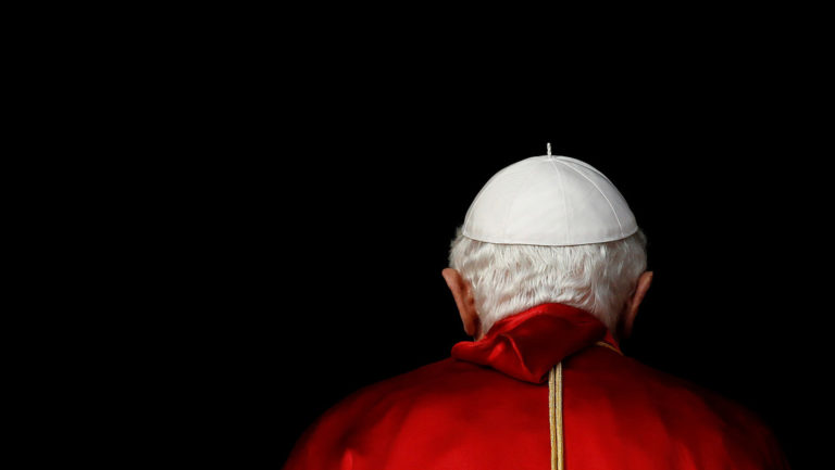Exministro del Interior de España asegura que Benedicto XVI le dijo: “El diablo quiere destruir España”