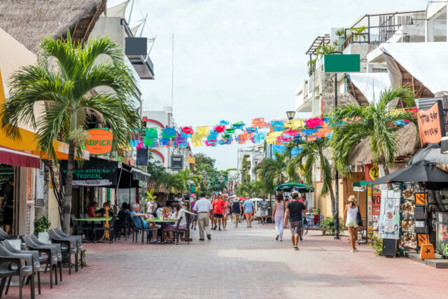 Ucranianos piden asilo político en Playa del Carmen