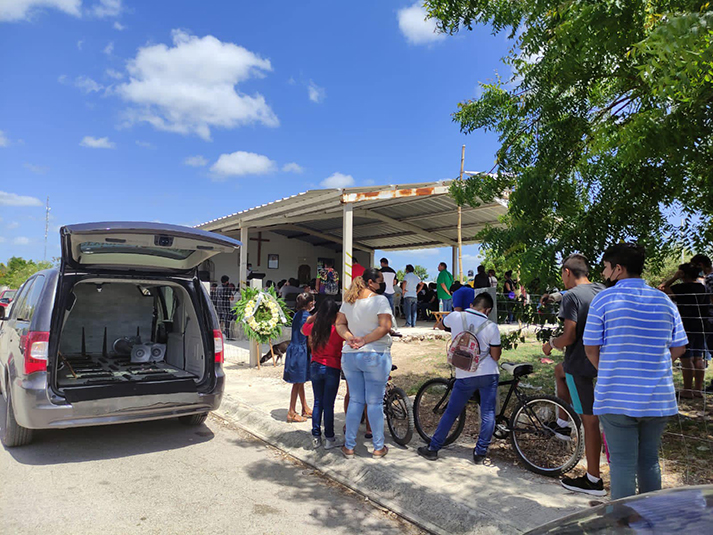 Familiares y amigos realizan misa en honor al estudiante que falleció en Umán