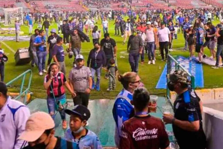 Caen los primeros tres barristas del Atlas por batalla campal en estadio de Querétaro