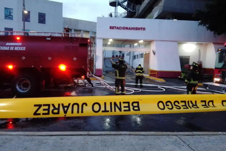 Bomberos controla incendio en edificio de la Secretaría de Obras y Servicios de CDMX