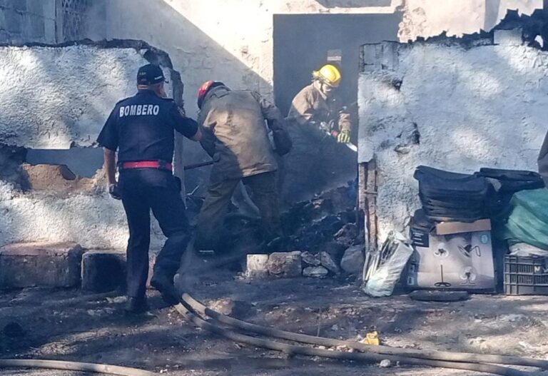 Incendia vivienda tras ser desalojado de predio que ocupó ilegalmente en el sur de Mérida