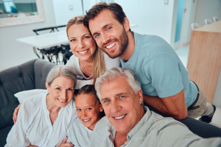 Implantes dentales y salud familiar: cuando la odontología atiende todas las etapas de la vida