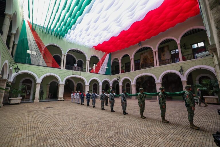 Con izamiento de la Bandera, Yucatán da inicio a las celebraciones del Mes de la Patria