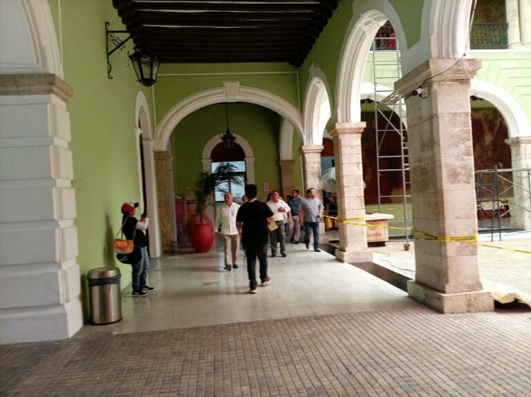 Dejan solo al “dinosaurio” sindical: Jervis García presume respaldo, pero llega casi solo a Palacio