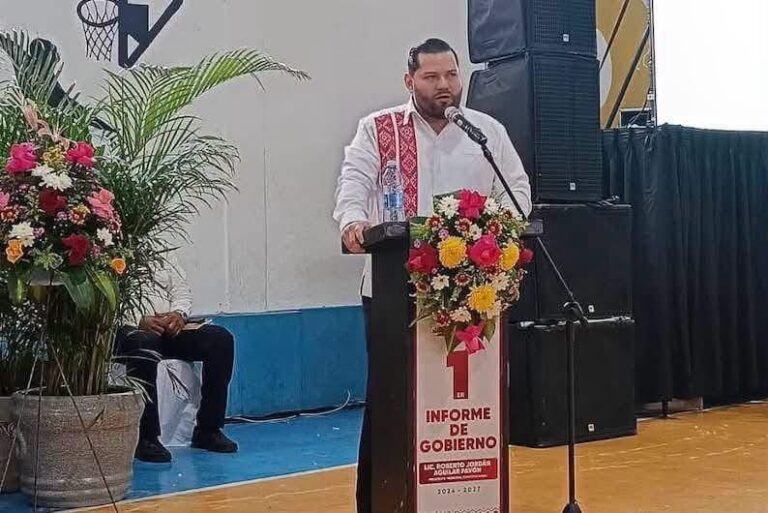 Alcalde de Ixtapa exhibe Audi de más de 1.6 millones de pesos en medio de la pobreza de su municipio
